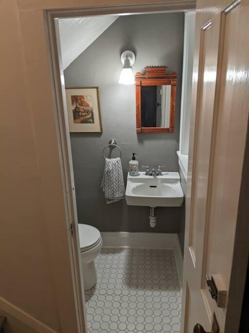 Large Bakery Apartment - Central Downtown Location Fredonia Εξωτερικό φωτογραφία