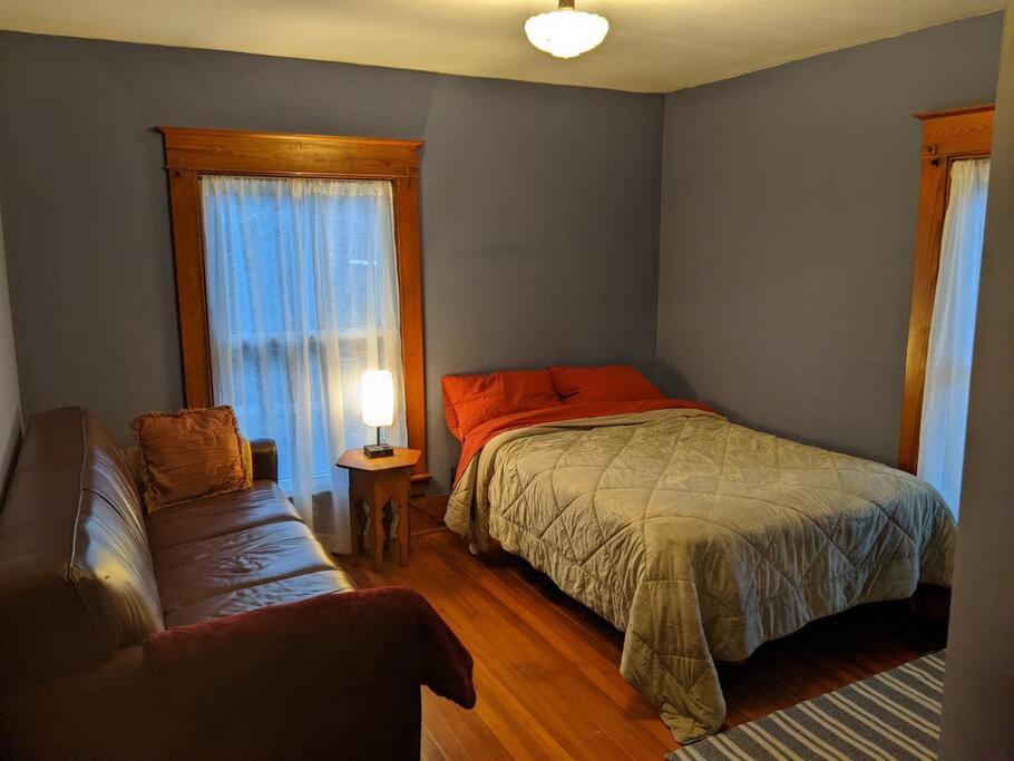 Large Bakery Apartment - Central Downtown Location Fredonia Εξωτερικό φωτογραφία