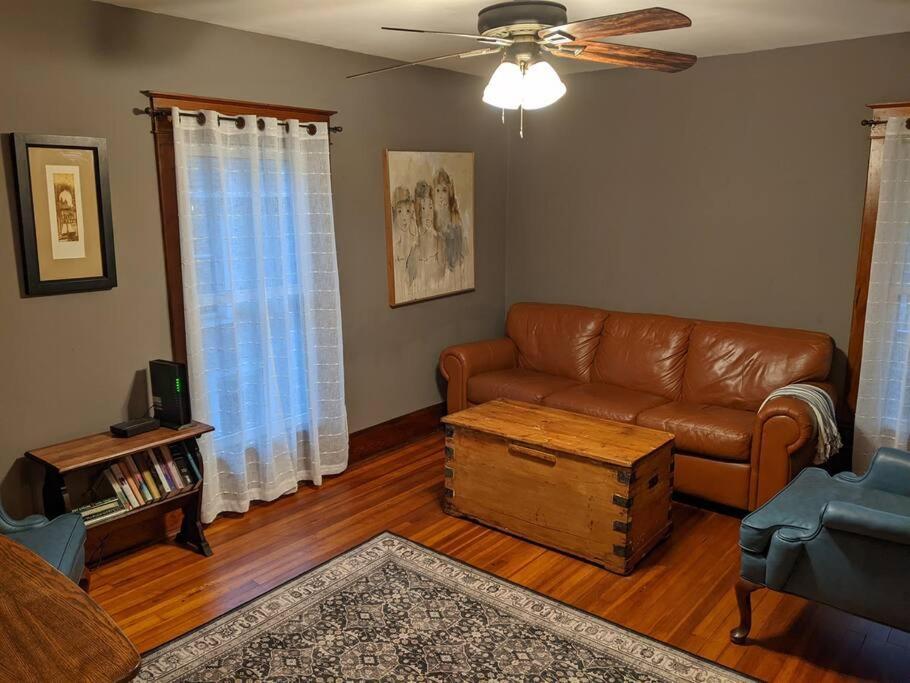 Large Bakery Apartment - Central Downtown Location Fredonia Εξωτερικό φωτογραφία